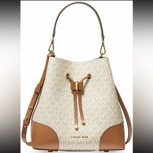 Michael Kors Mercer Bucket Bag